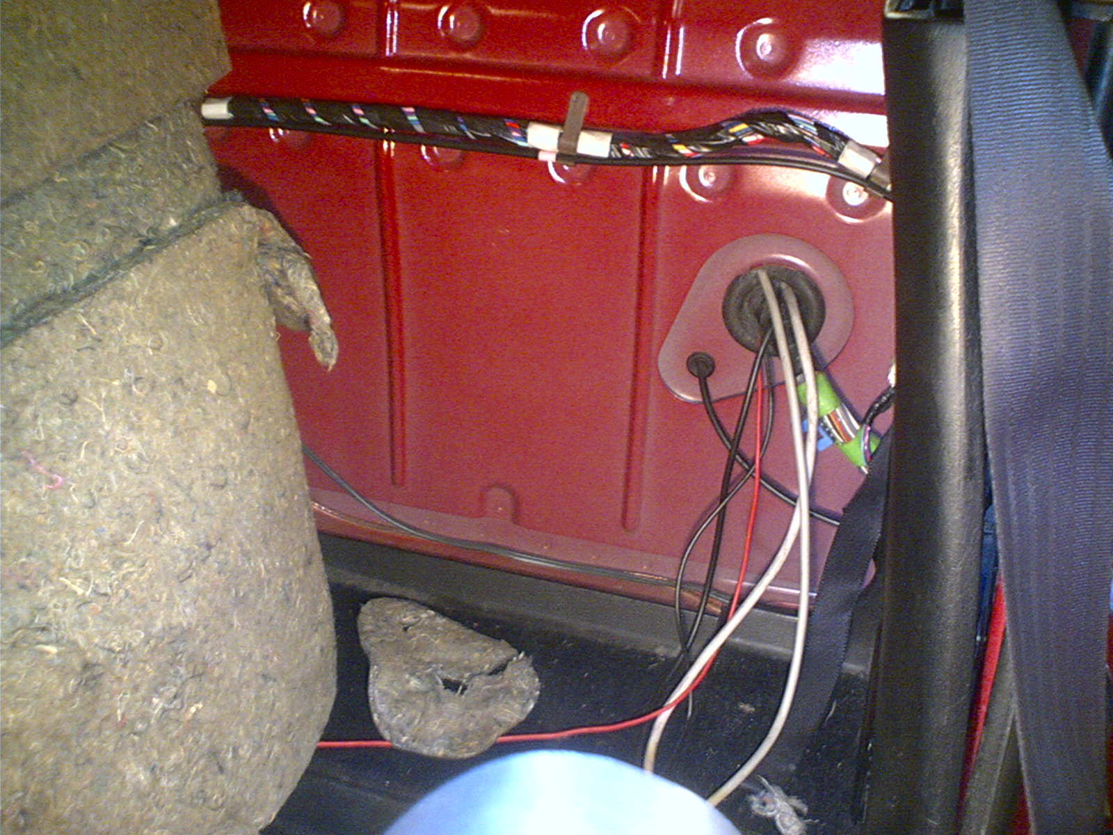 Montering av EVC: fjernet trekket bak setene for å få lagt opp ledning bak til motoren.