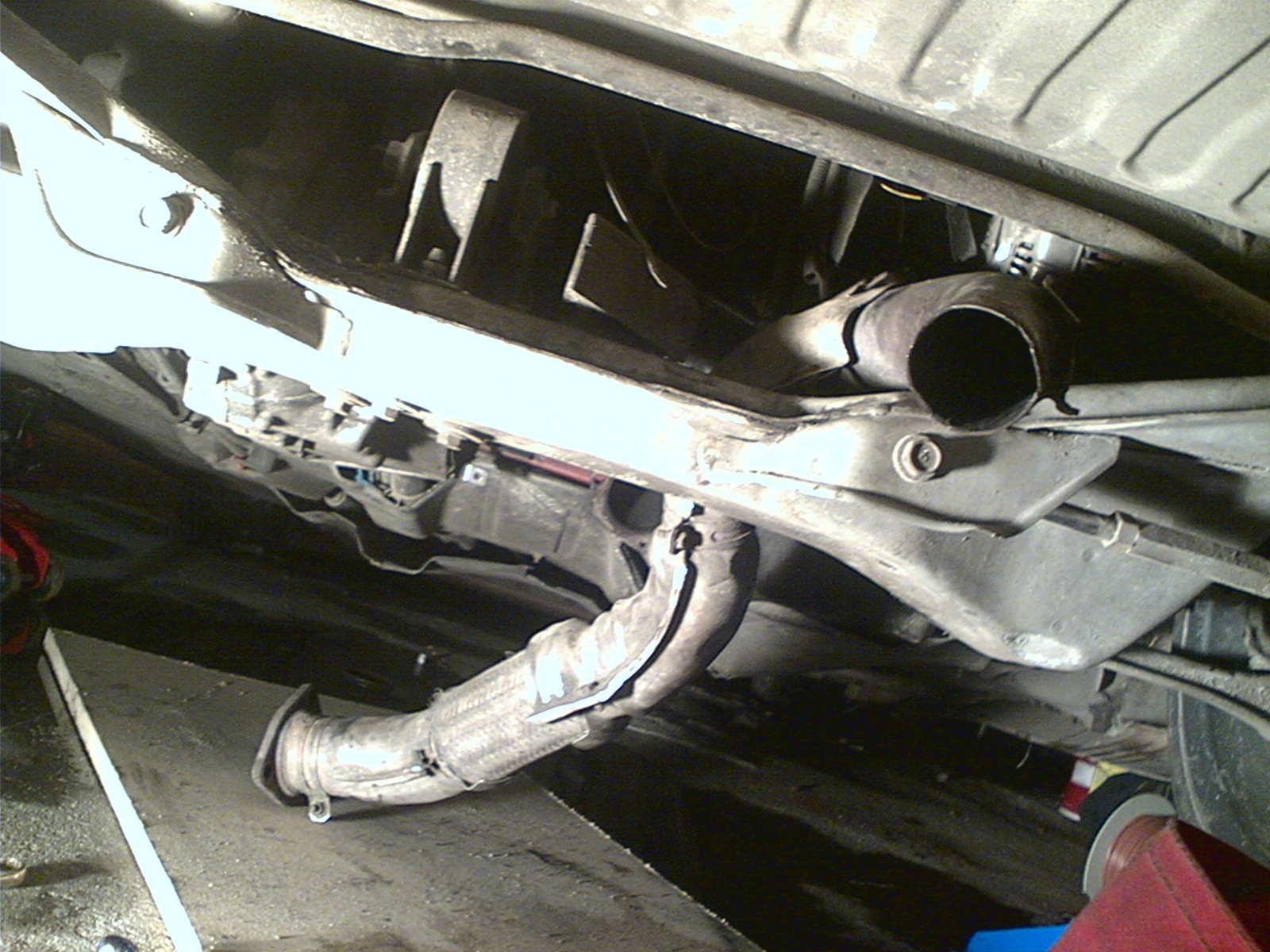 Vekk med B-pipe. Nå ble det god plass under :)