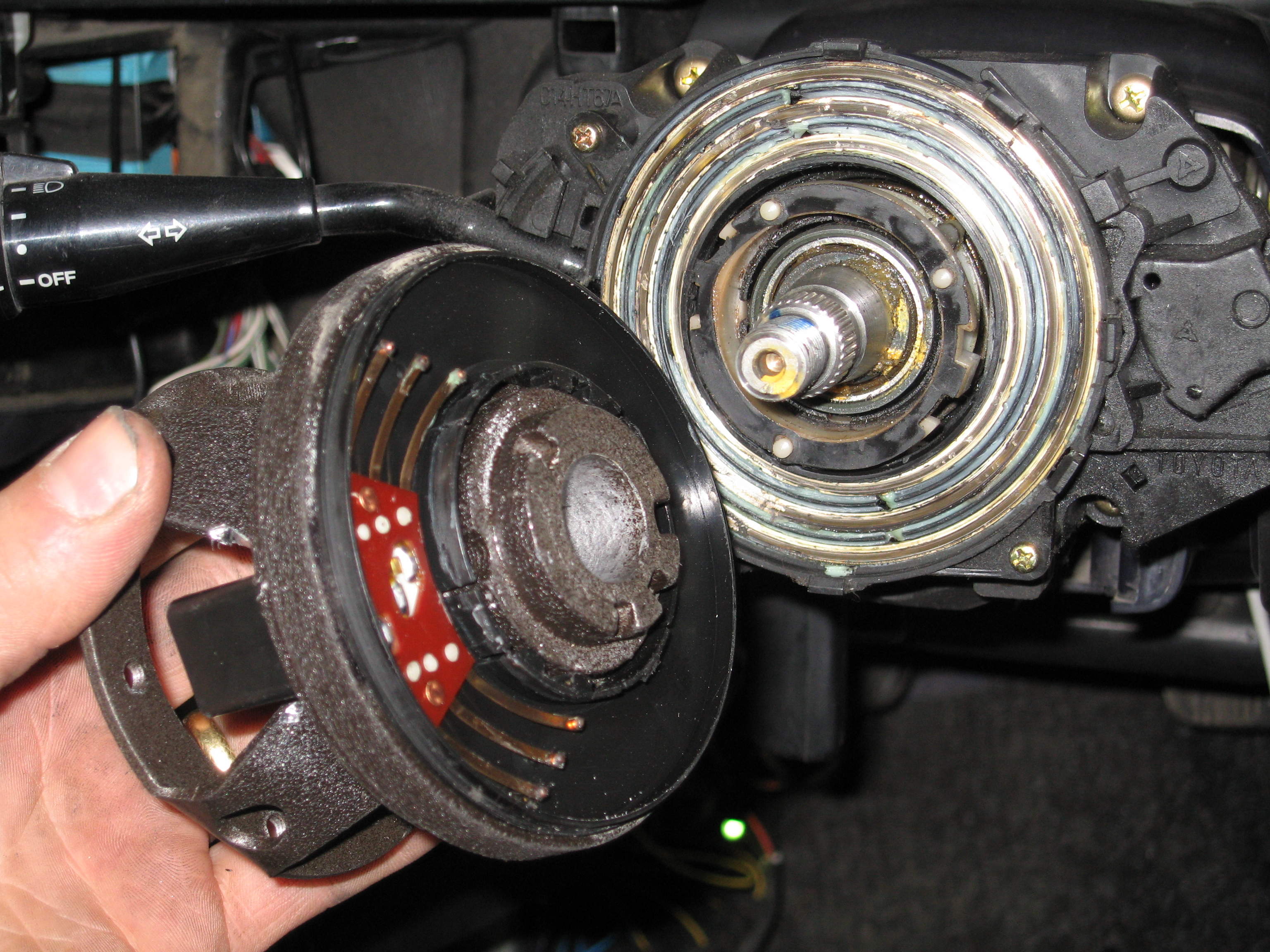 Rattnavet med hull borret for gjennomføring av kabler til fløyte osv