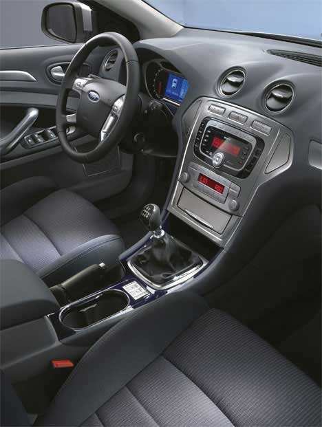 Nye Mondeo int..jpg