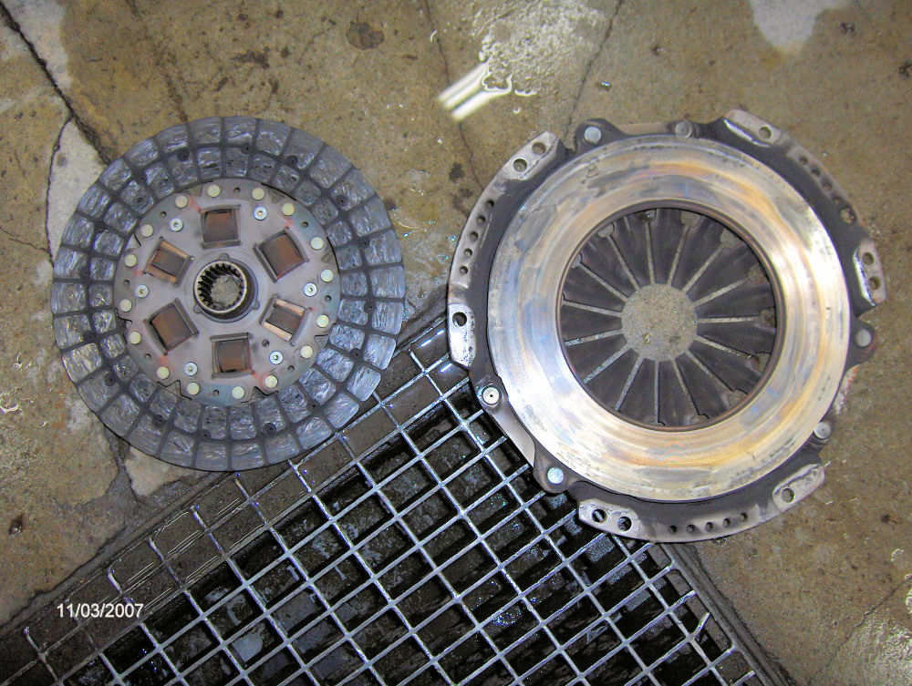 Den gamle clucthen. Virket fortsatt helt fint, men har vært rimelig varm tror jeg ;)