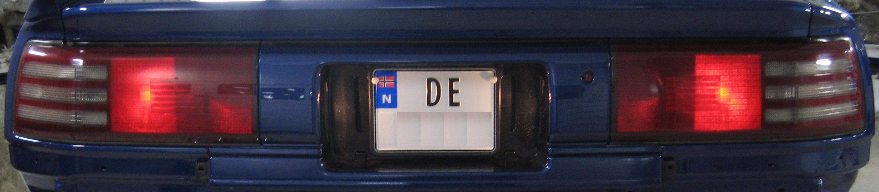 Lys på, men bare 2 av 4 pærer virker pga. det er en leder mer i JDM baklys.