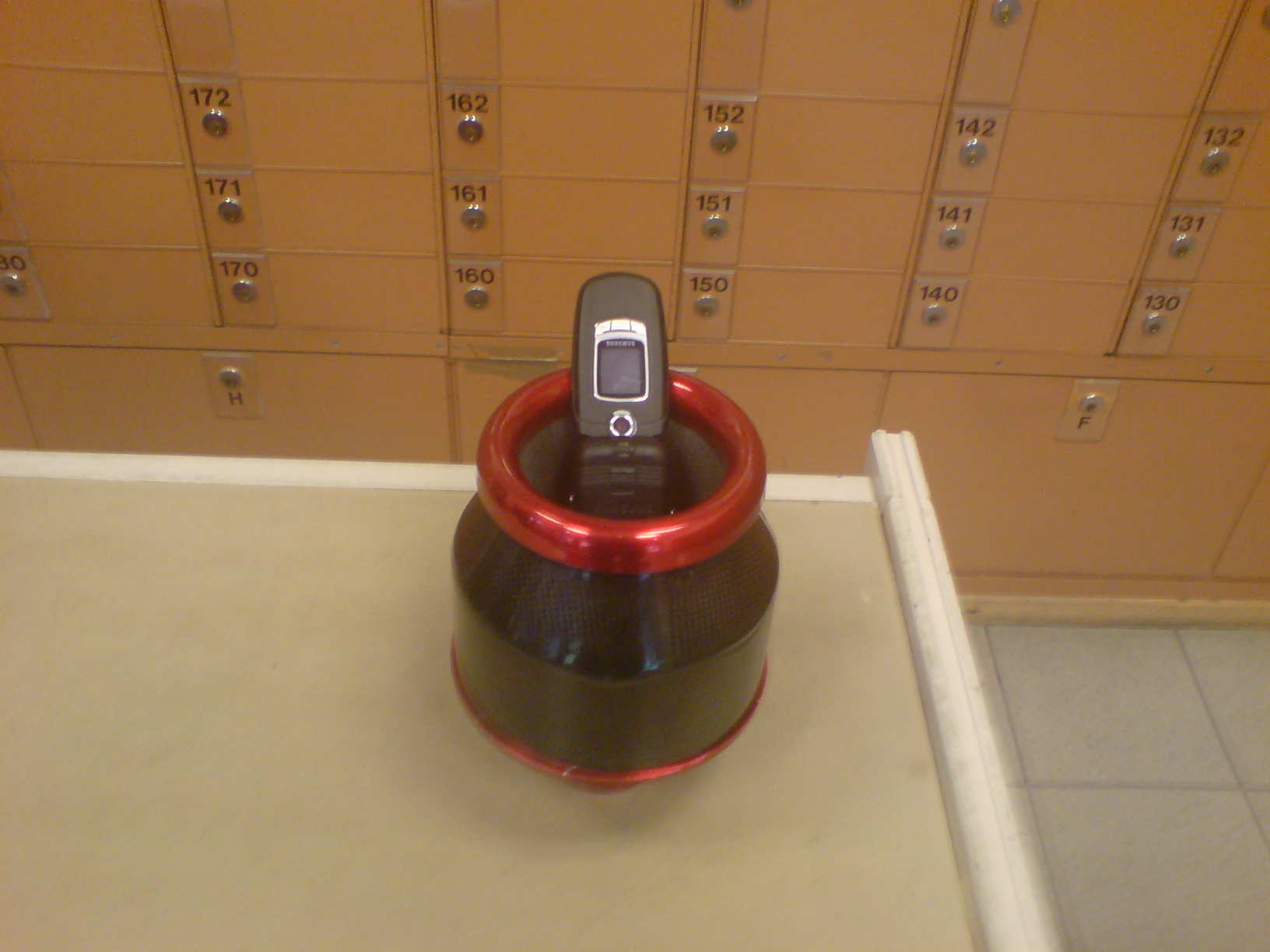 måtte pakke det opp mens jeg stod på posten, klarte ikke vente;) brukte en samsung e730 for å viste størrelsen på filteret