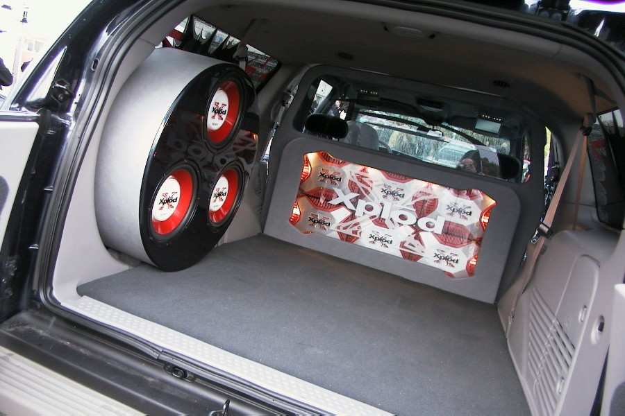 Bak i Sony bilen...