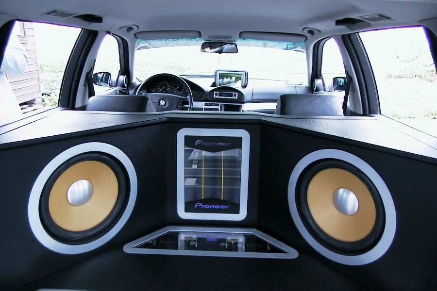 Bak i Pioneer BMW'n....