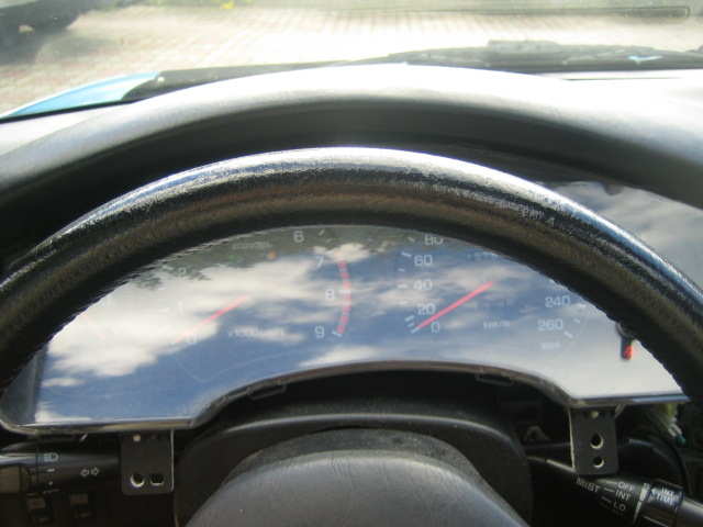 Juster visker/lysbryter dit det passer og dra ut instrumentpanelet