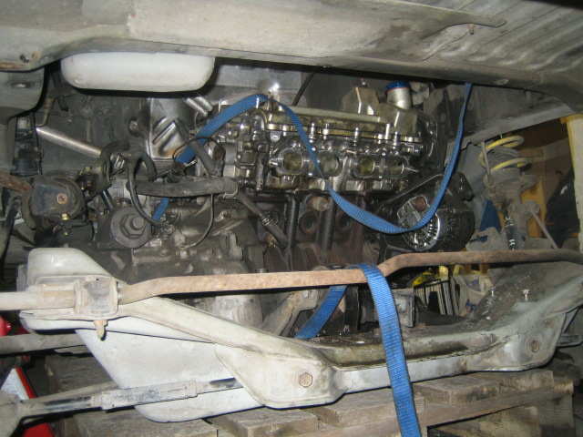 Fra undersiden.....har satt alt på en pall slik at det blir lettere å få ut derfra