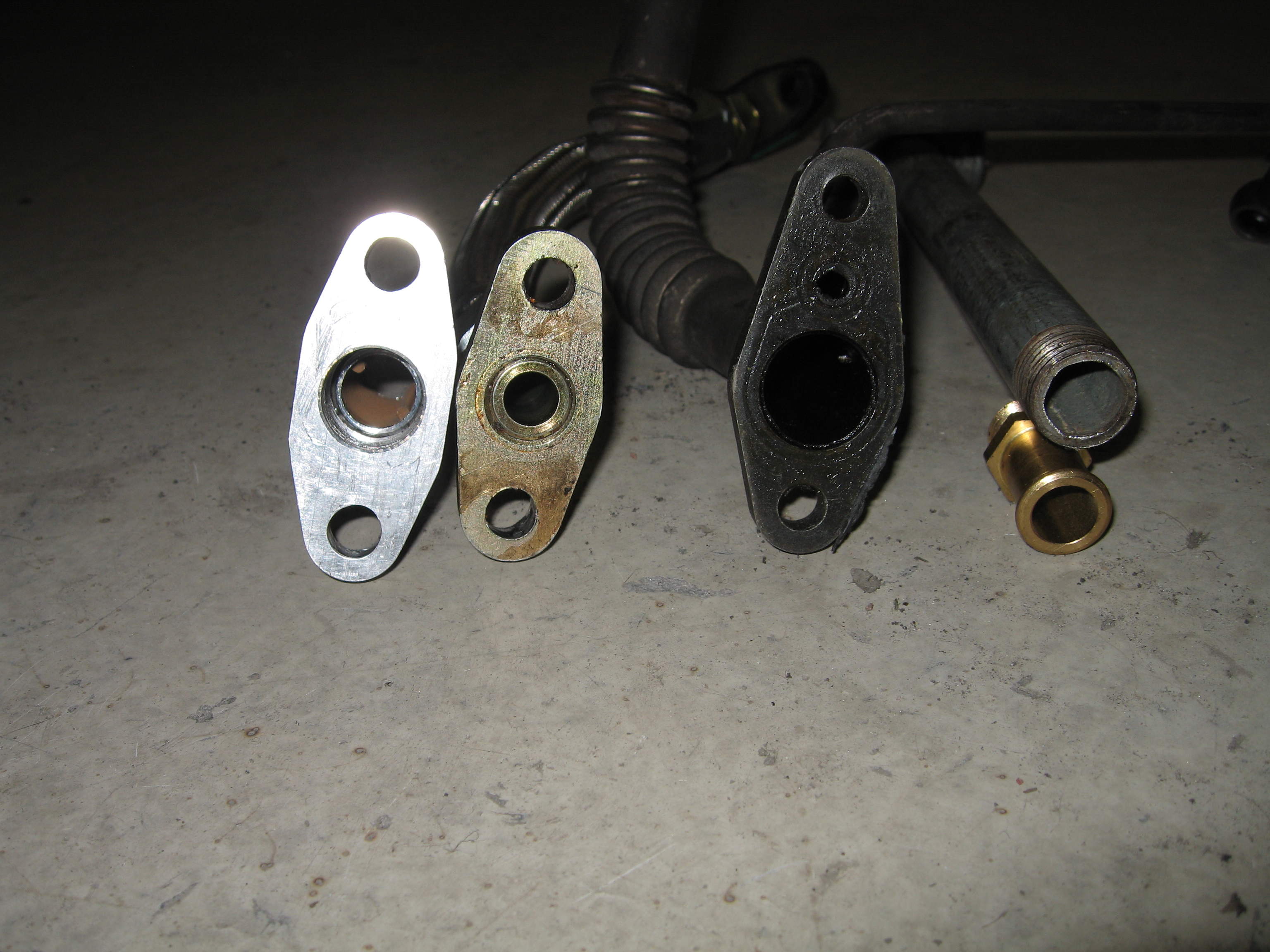 Innvendige mål:<br />Tess 10mm  (Tydligvis for lite)<br />GIK turbo koblinger 12mm (nok ??)<br />Min Nye  15,5 mm ( Heldigvis nok)<br />Orginal 20 mm ( Plenty)