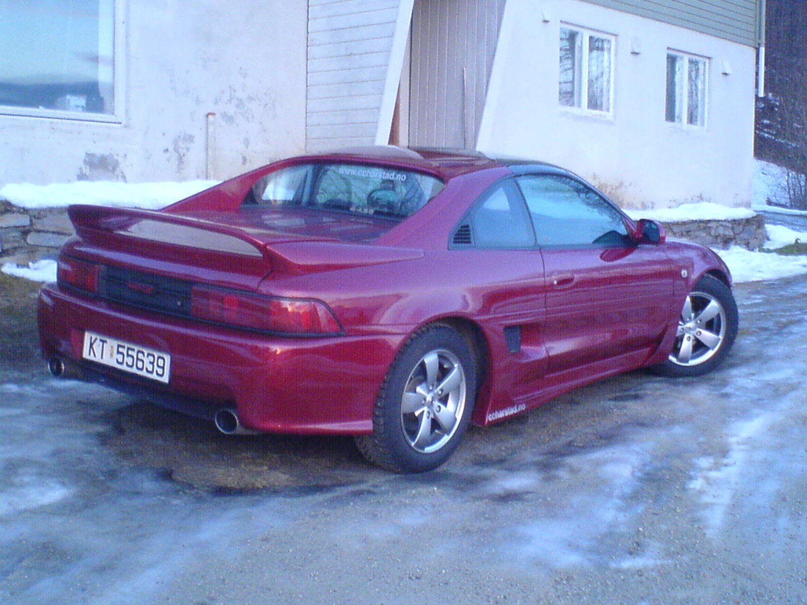 Bakluka har blitt justert og reklamen ble fjerna da den ble omlakkert igjen.. Anbefaler ikke ccharstad til noen!