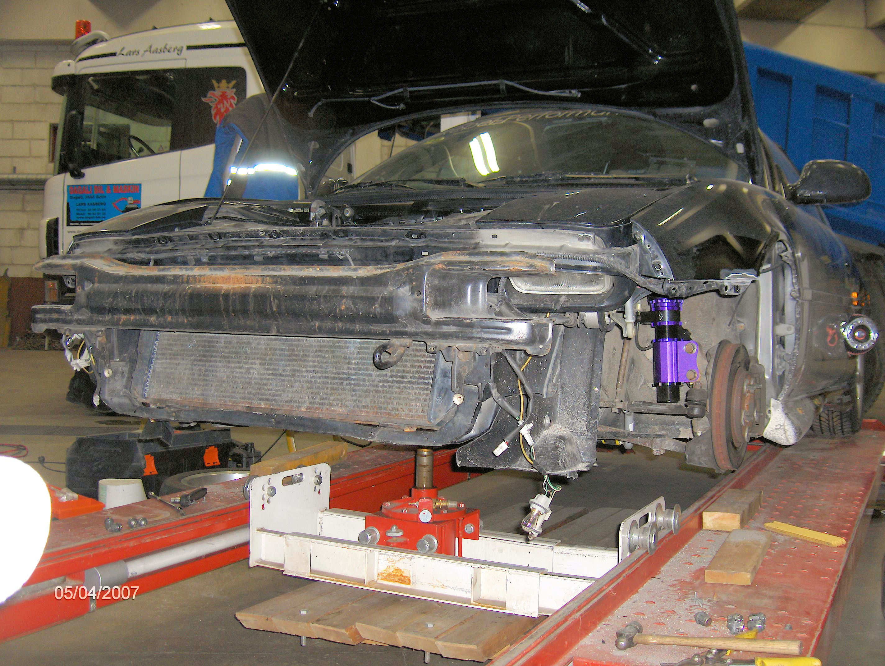 Fronten og innerskjermene av.