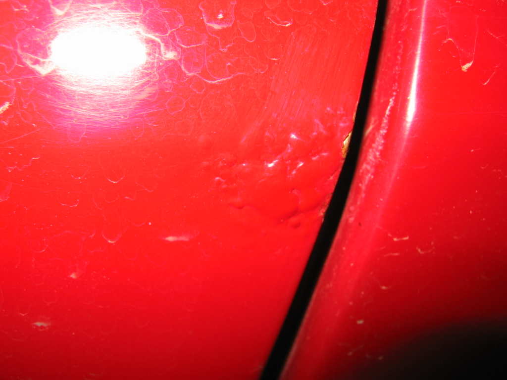 eneste stedet det er rust på denne bilen. kanten av førerdøra.