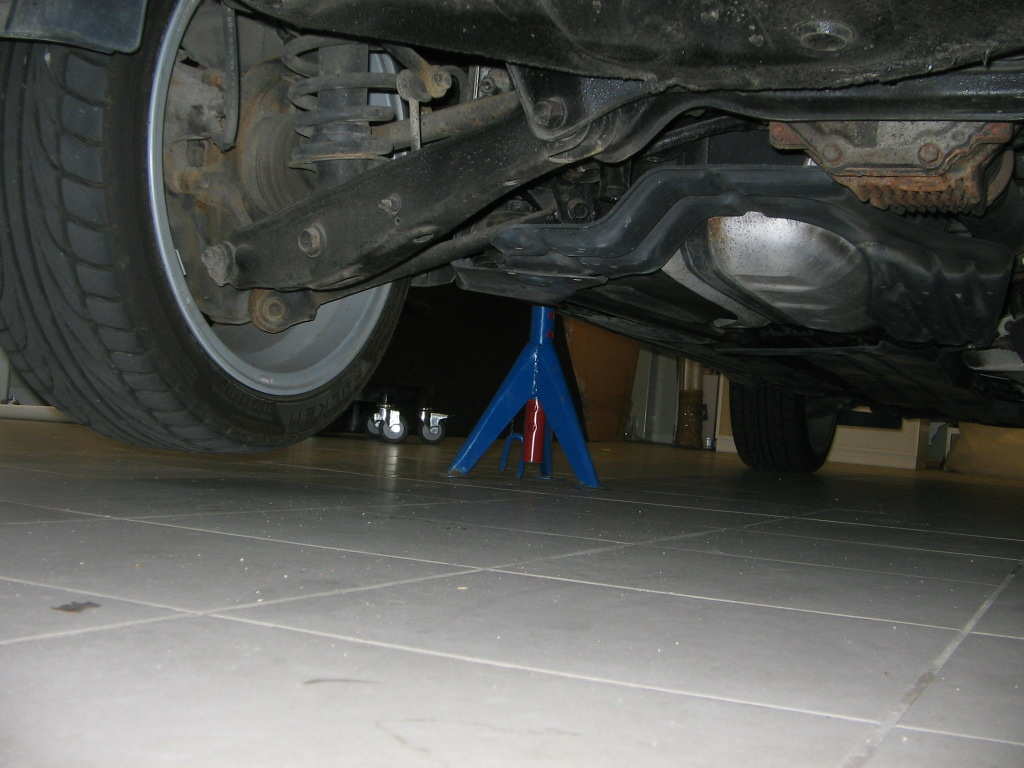 Bilen på stylter. Safety first ;)