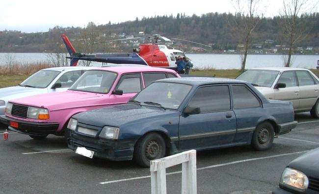 SYYYYYKE folk!! Se på den Volvo`n! Hadde tidenes styggeste vinge! Synd jeg ikke har bilde av den....Someone else..?