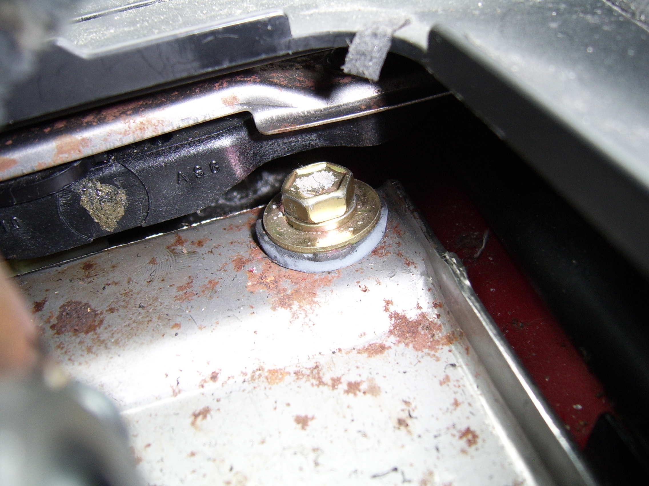 En av gummiforingene som skal bli erstattet med aluminium.