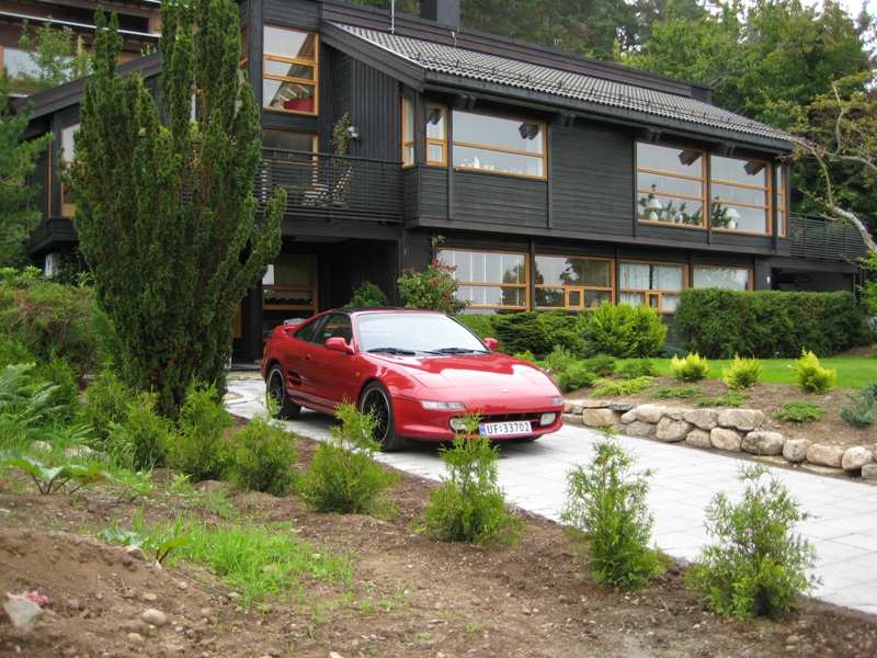 Flott hus i bakgrunnen også :)