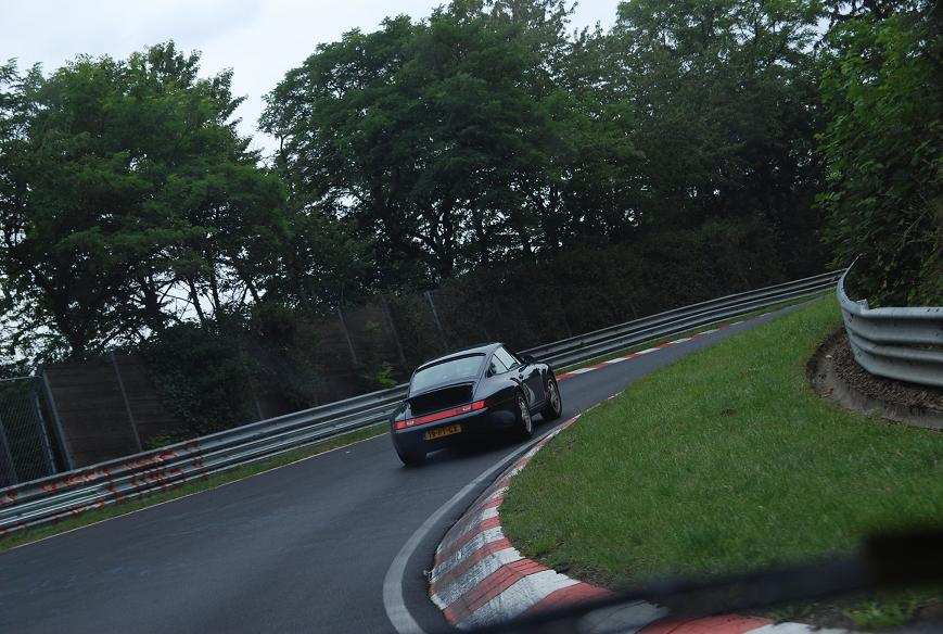 Litt utpå dagen tørka asfalten etter et lite regnfall, og til og med habile 911'er ble spist til frokost... Morro!