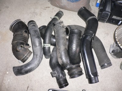 Alt av gamle silikonslanger skal bort. Nytt 2,5&amp;quot; hardpipe system til intercooler skal sveises