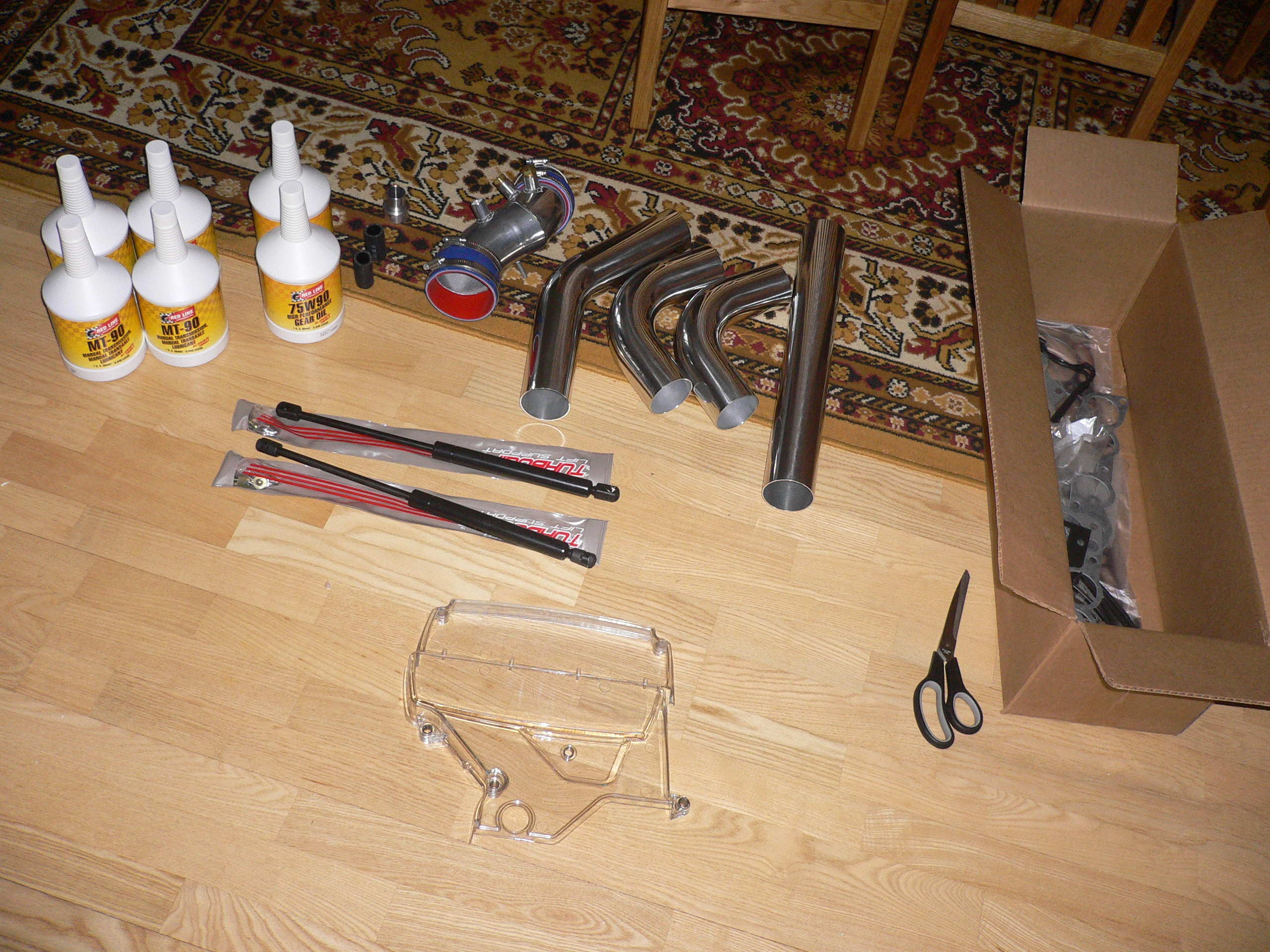 Delene. Nå begynner moroa med montering. :) Gruer meg litt til alt det elektriske i motorrommet.. hehe