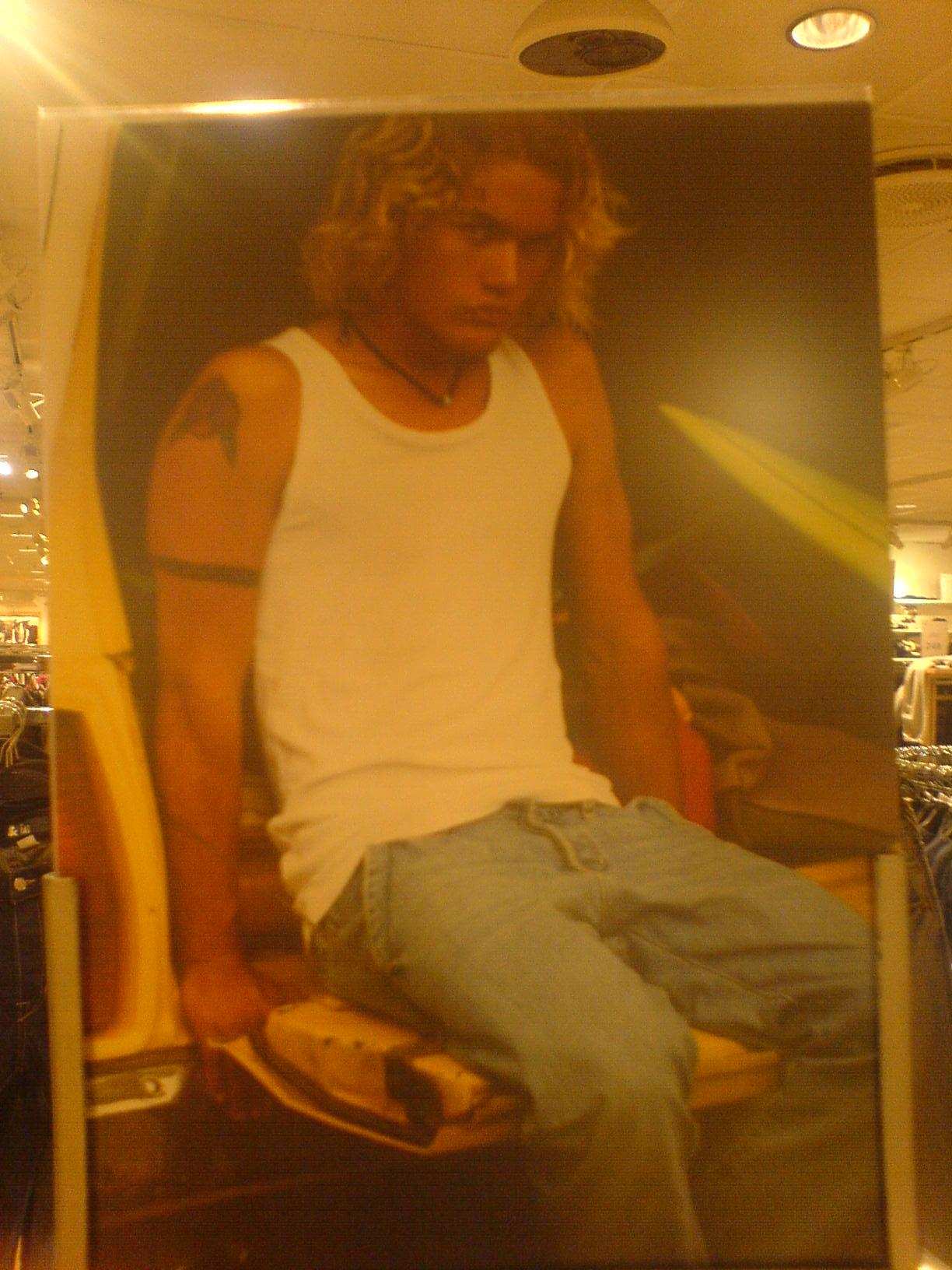 Verdens mest ikke hetro reklame poster fra hennes &amp;amp; maurits.. HA HA!