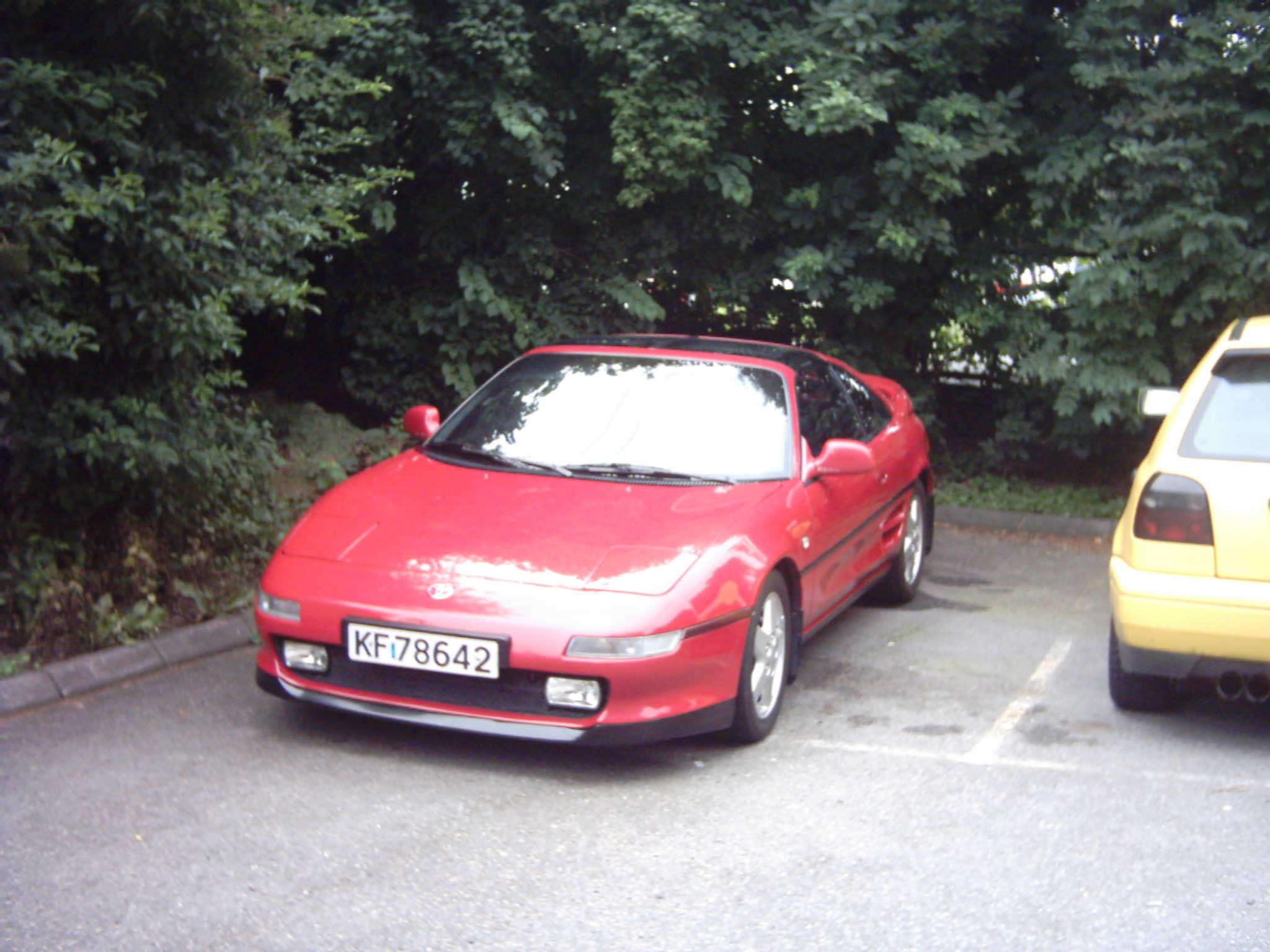 Parkering. gul golf ved siden.JPG