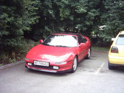 Parkering. gul golf ved siden.JPG