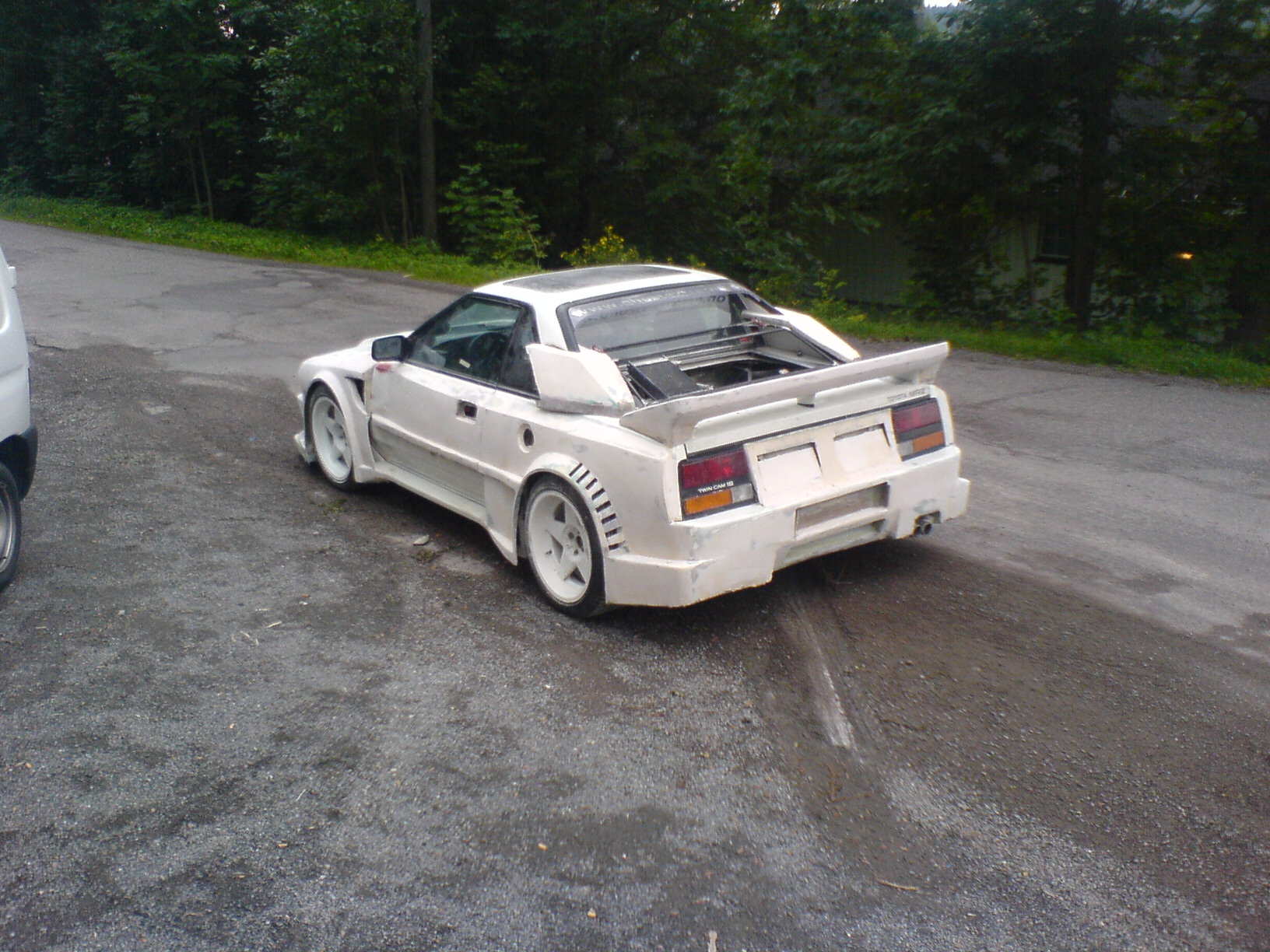 Se på stripa bak bilen. Front leppa skrapa nedi.. Må kappe den 1 - 1 1/2 cm til.