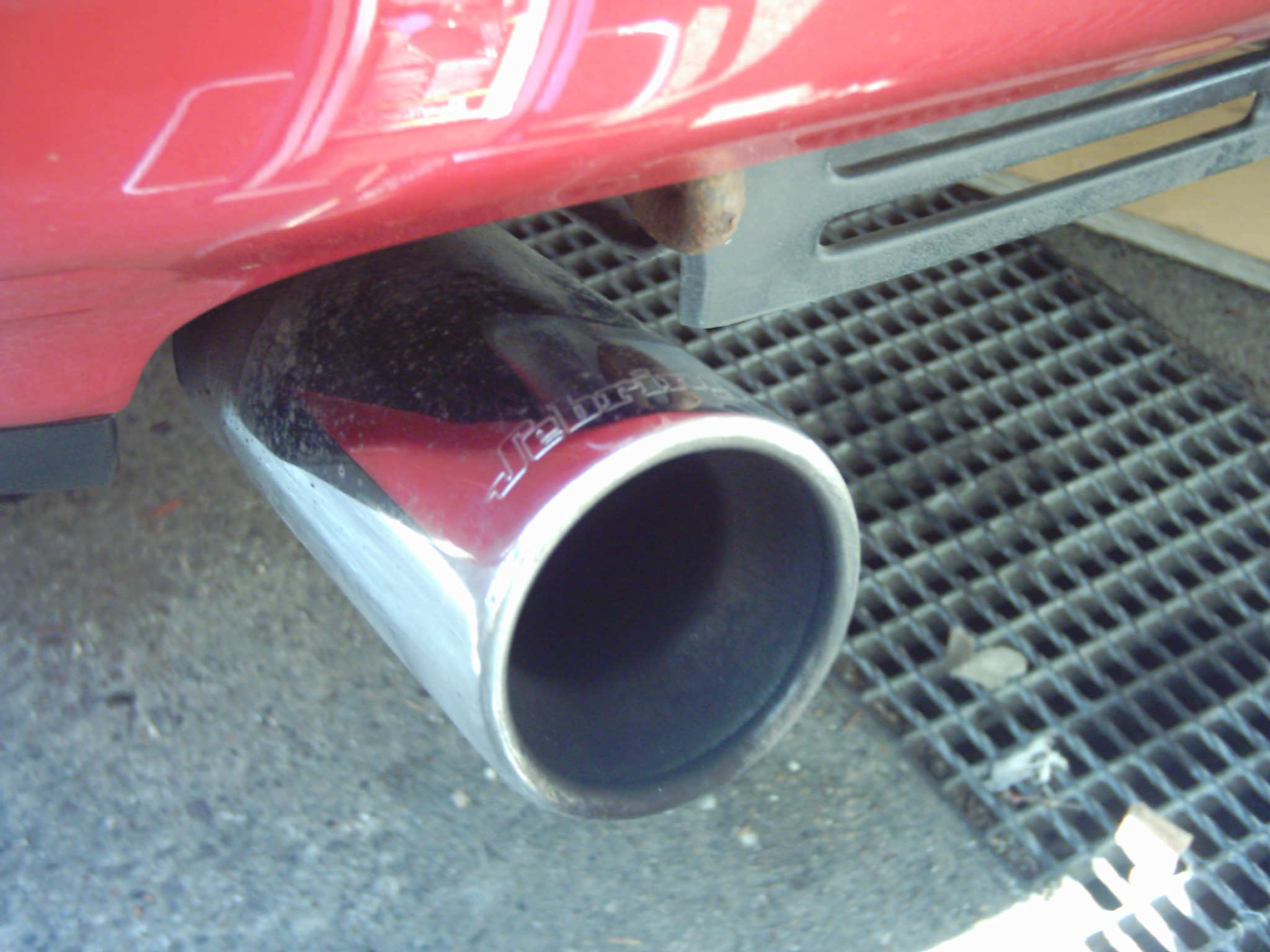 Sebring eksosen - enderøret venstre side.JPG