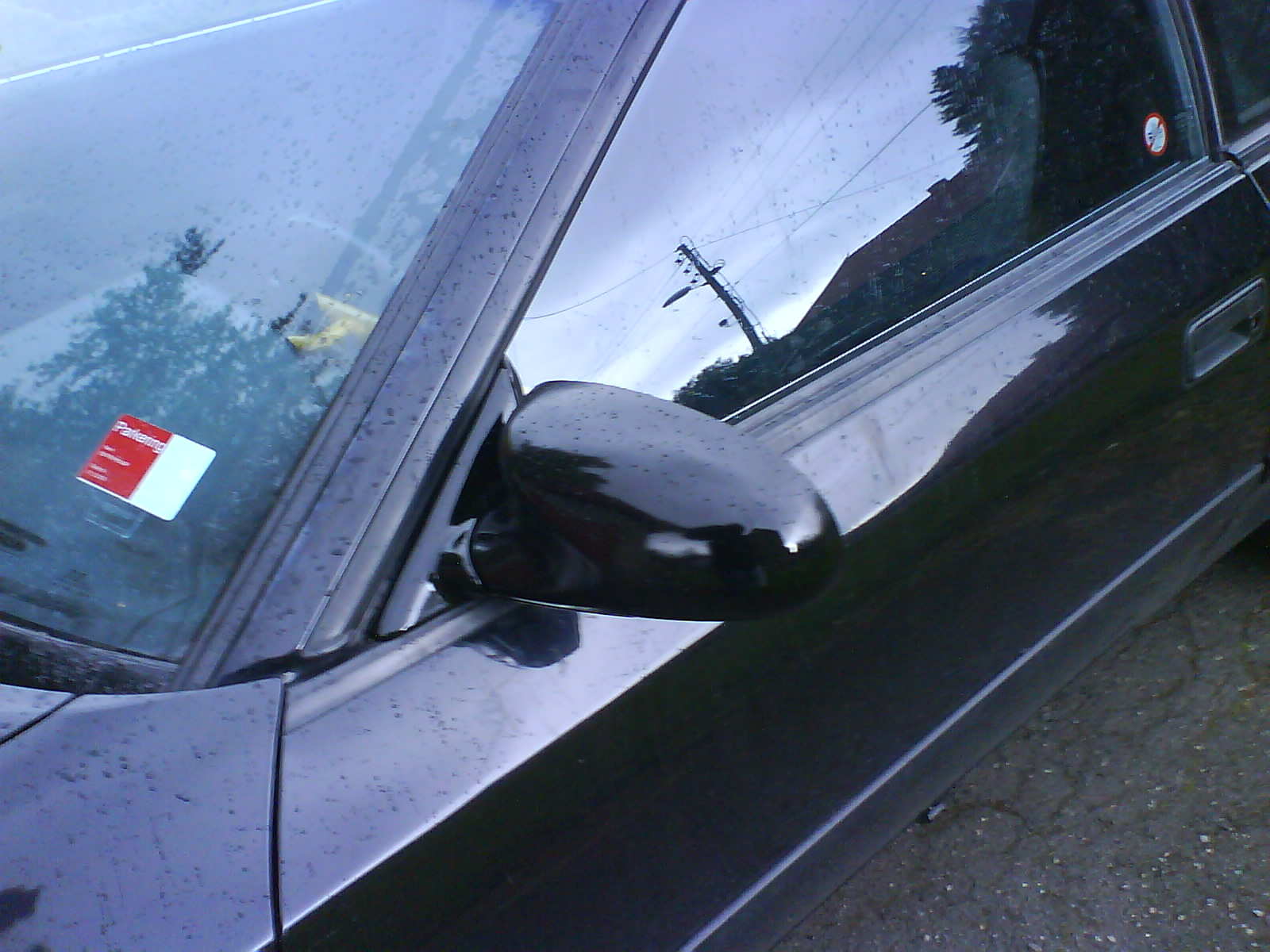 der ja, helt nye svarte, hjemme lakerte speil ja.....