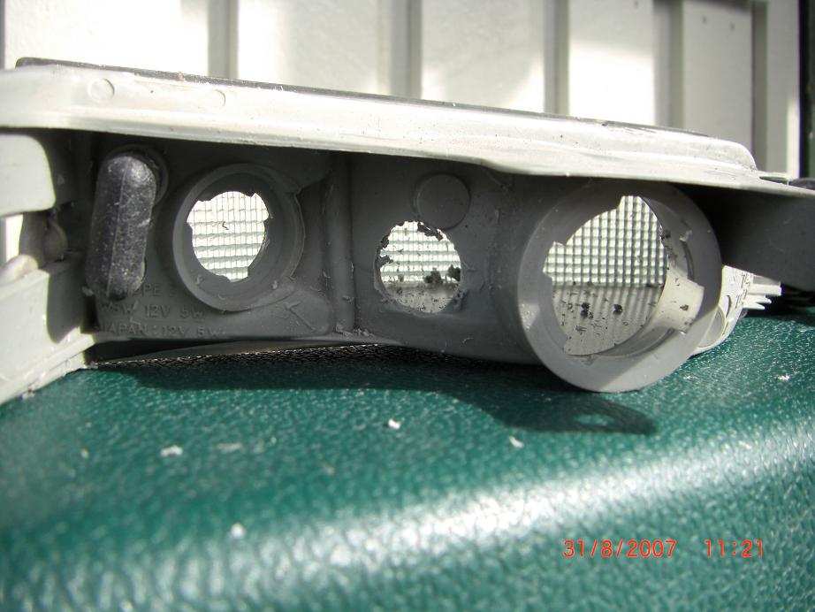 litt grovt akkurat der, men fikk hullet så fint at det ble nært 100% tett! (dvs, jeg trykktesta ikke saken da..!!) =)