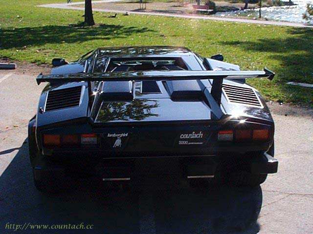 Hekken på en Lamborghini Countach 5000 QV, 1988 modell.
