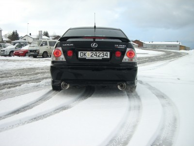 t_lexus_002_528.jpg