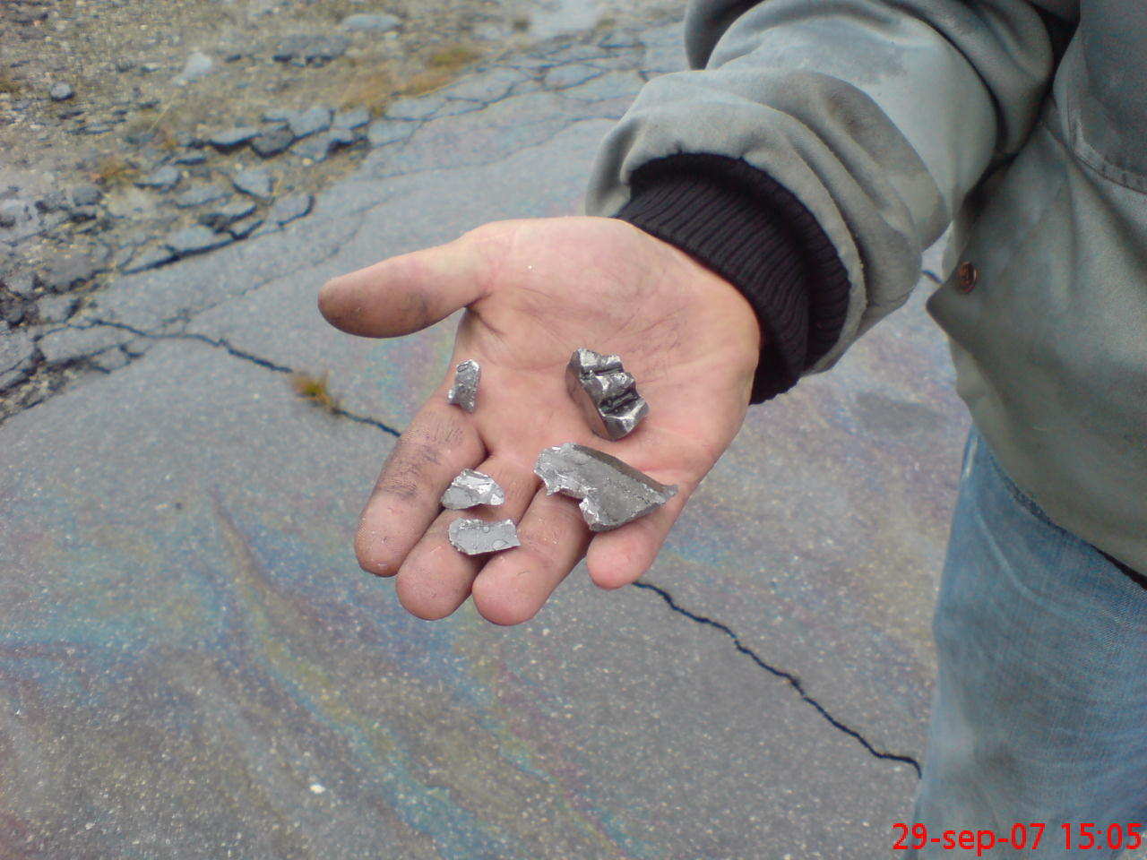 Noen av delene som lå igjen på banen