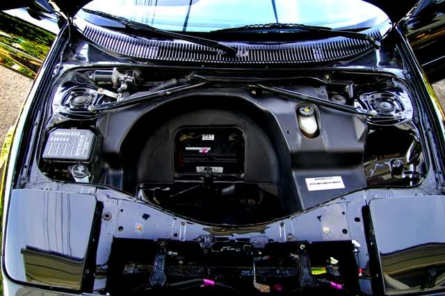 Bagasjerom foran... Har original plast og null rust eller fukt.