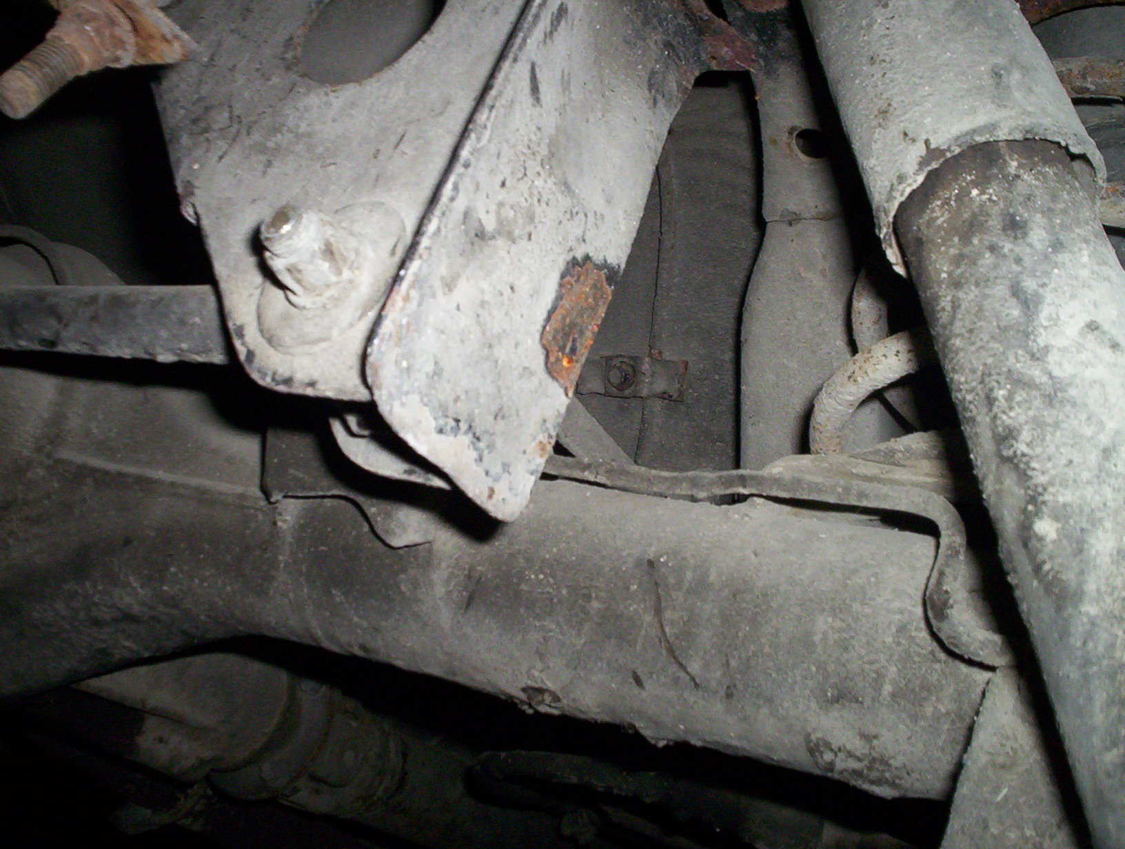 Bilde av feste til stage som har ryki i sveisen