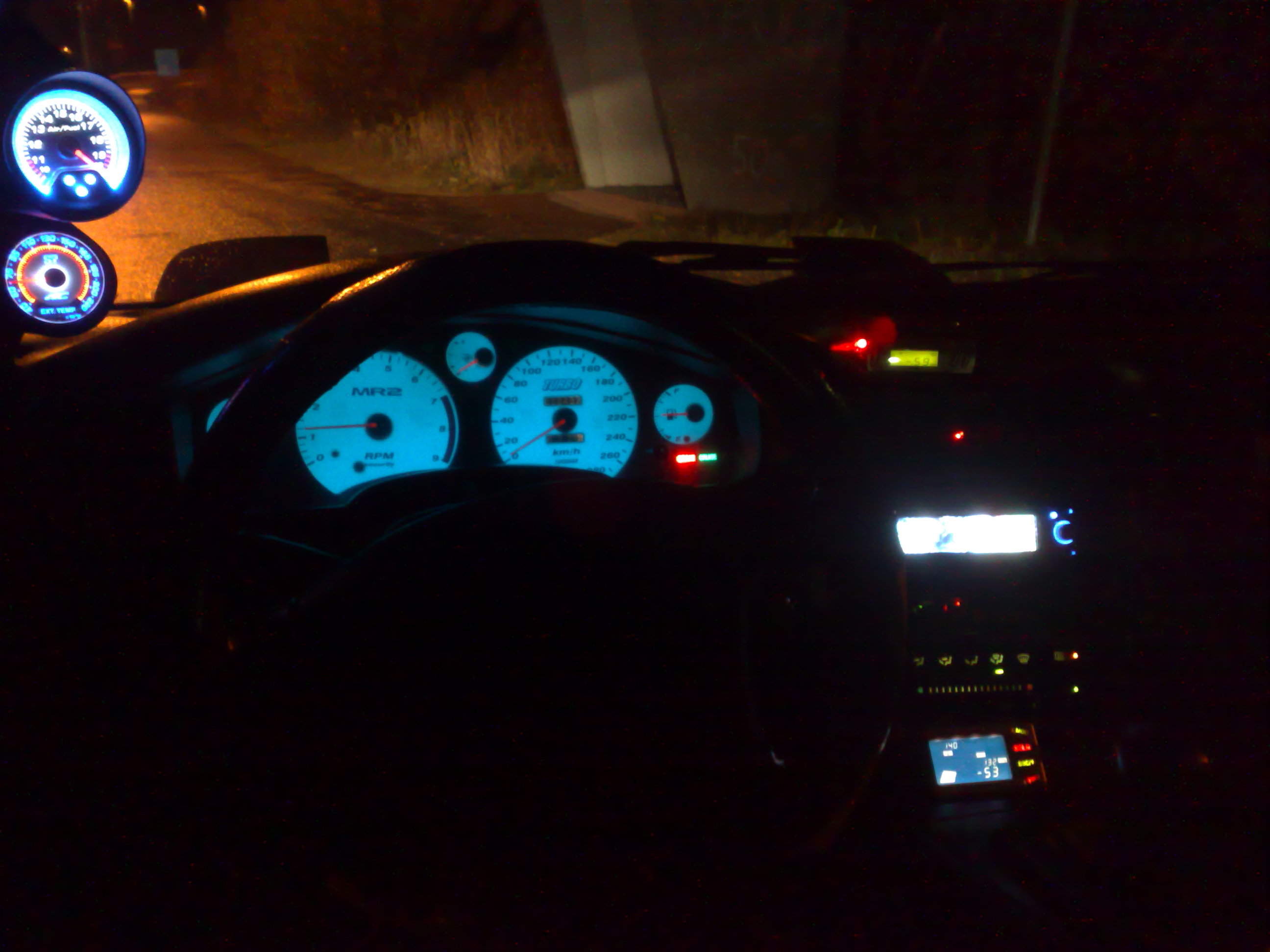 Da var alt på plass. Ser forresten snart ut som i et romskip inni den kupeen der nå. :p