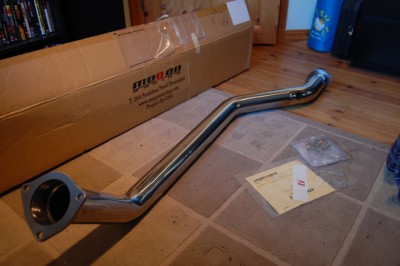 Eksos fra downpipe og bak til catbacken. Med flens til eksos tempen.