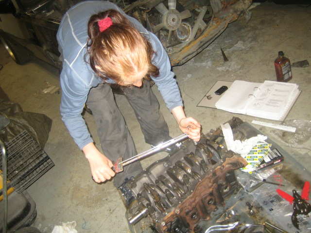 og alt dras til med godt gammeldags momentverktøy