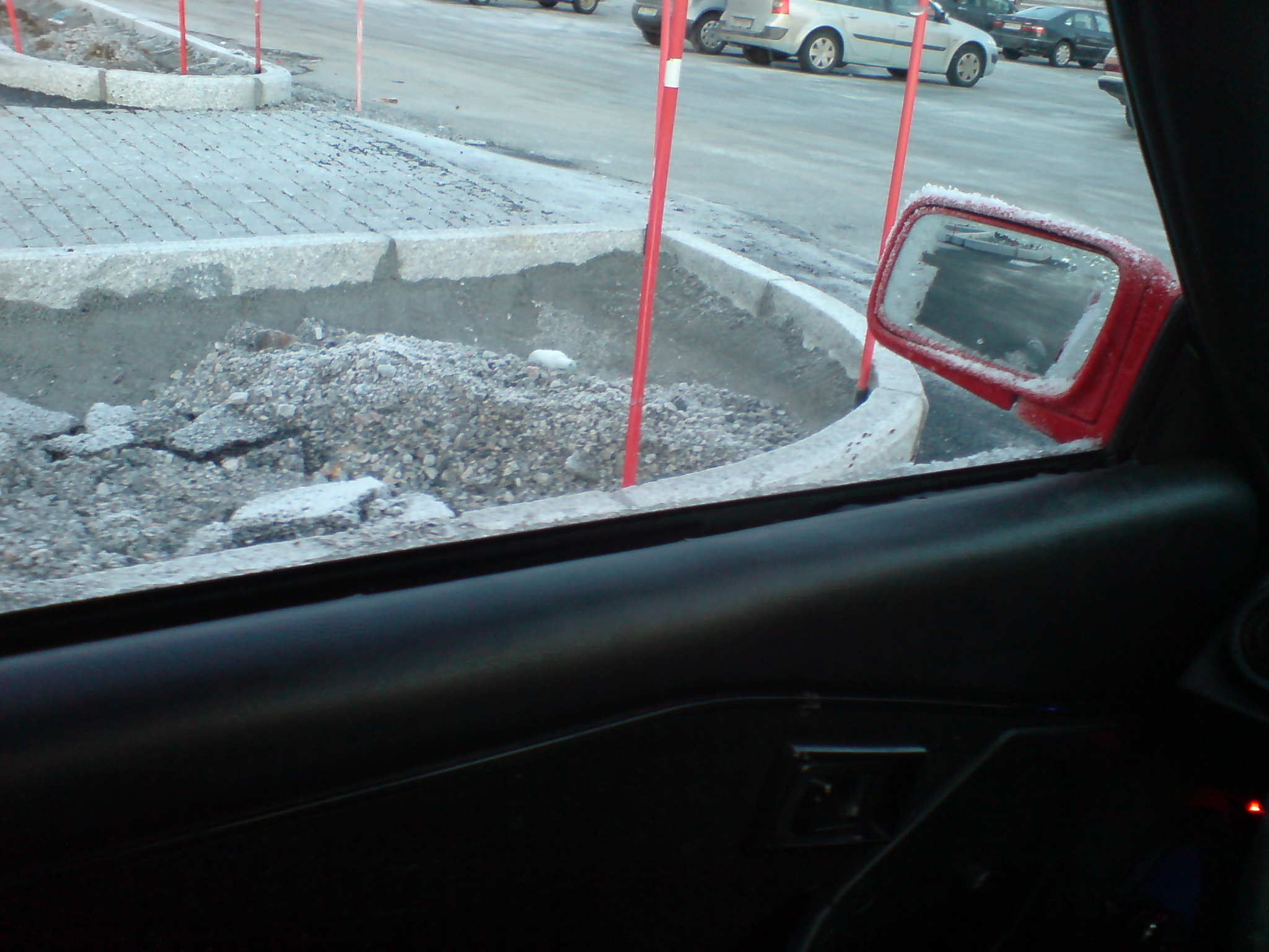 Her ser dere at det mangler en liten blank list mellom vindu og dørtrekket som jeg snakket om.