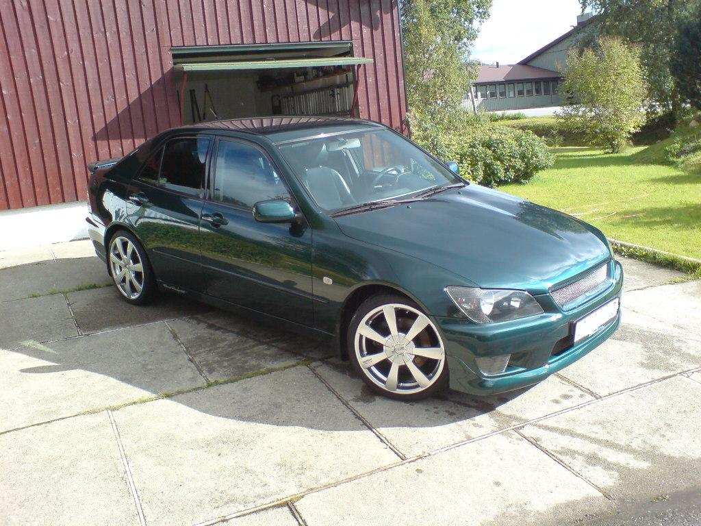 Lexus is200 Sport.jpg