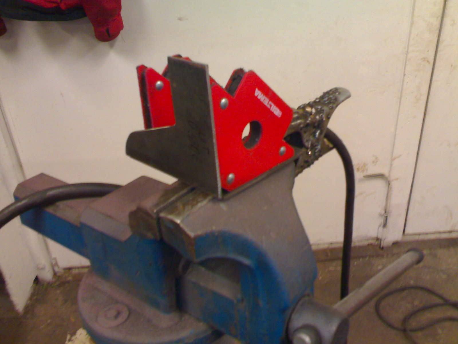 Lager resten av støtte klossene som buret skal stå på.