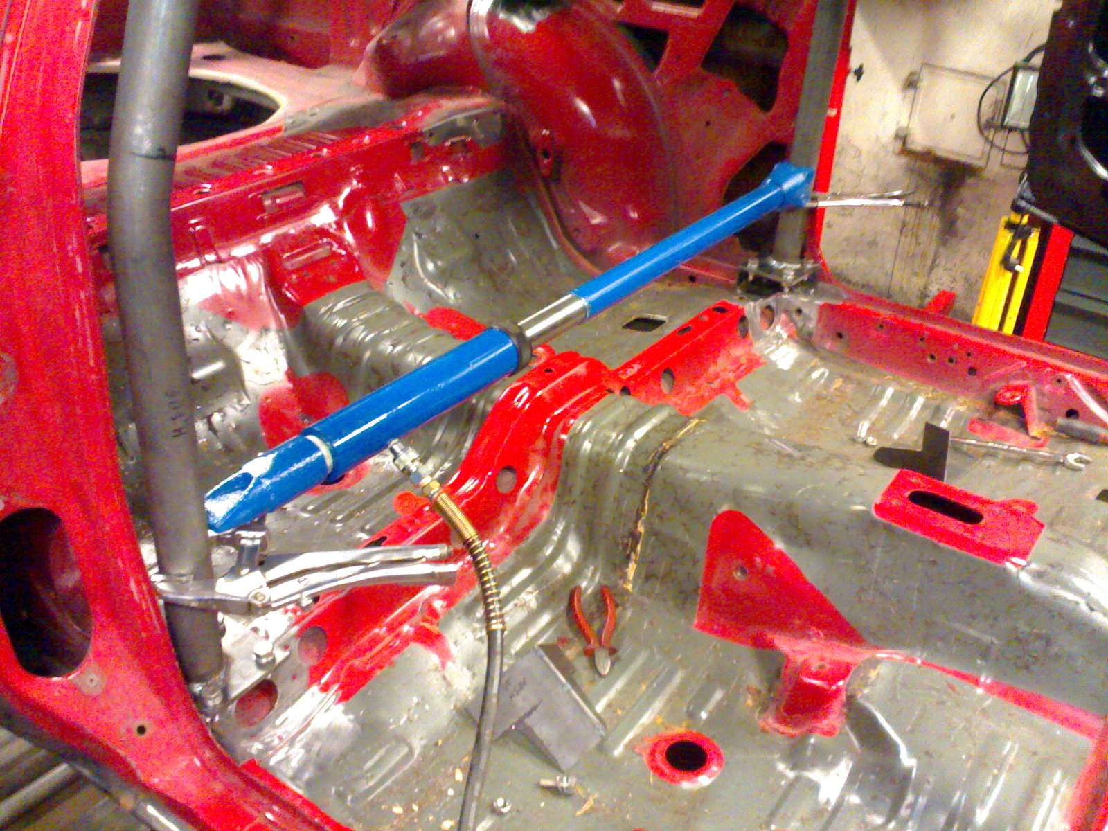 jigger ut buret til rett posisjon.