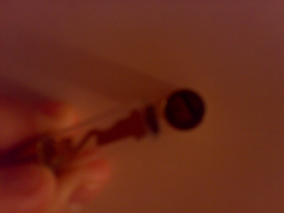 Sikringa helt svidd i &quot;festet&quot; og ved enden av sikringa.