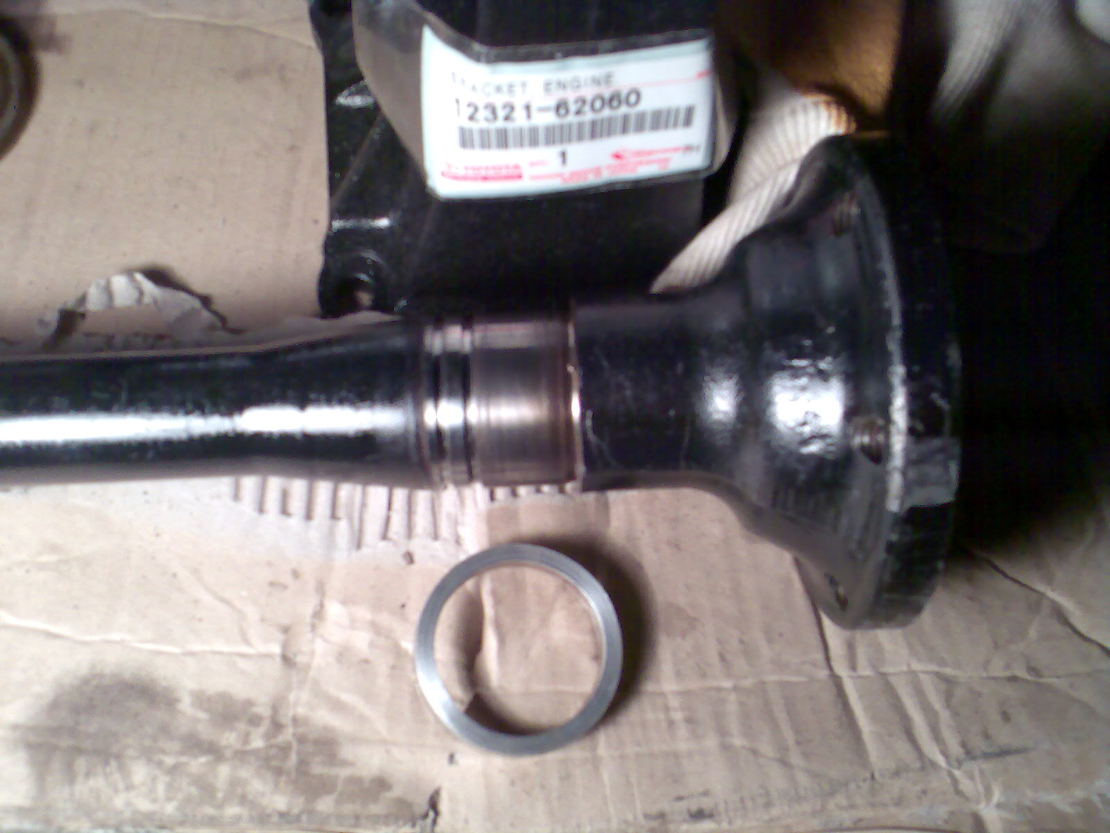 Fikk også dreid til den lille spacerringen i alu. Aksling med to låsering spor. Det lengst til venstre er det nye