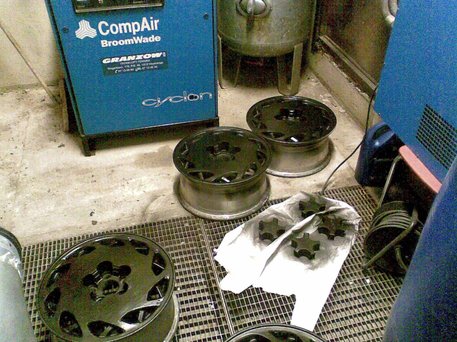 Felgene er blitt svarte..