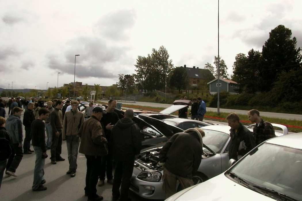 Prøvde å ta bilde av Supra'ene sammen...men det ble litt for crowded... LOL :)