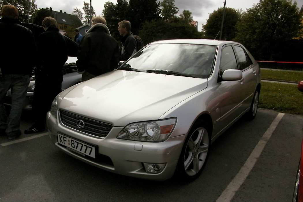 Franks 'Svigerfars' Lexus IS300