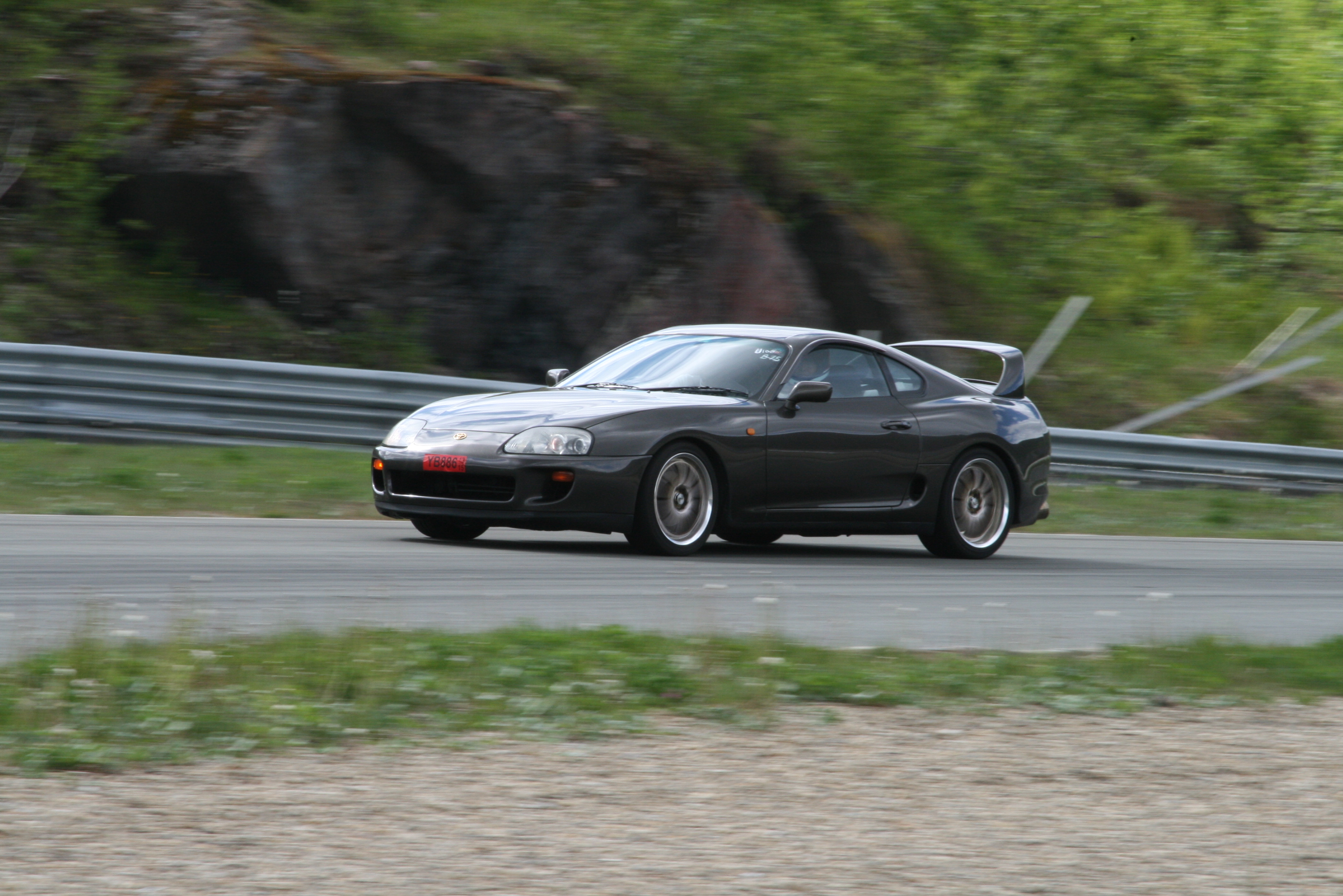 Tojo Supra med Qurtis bak rattet