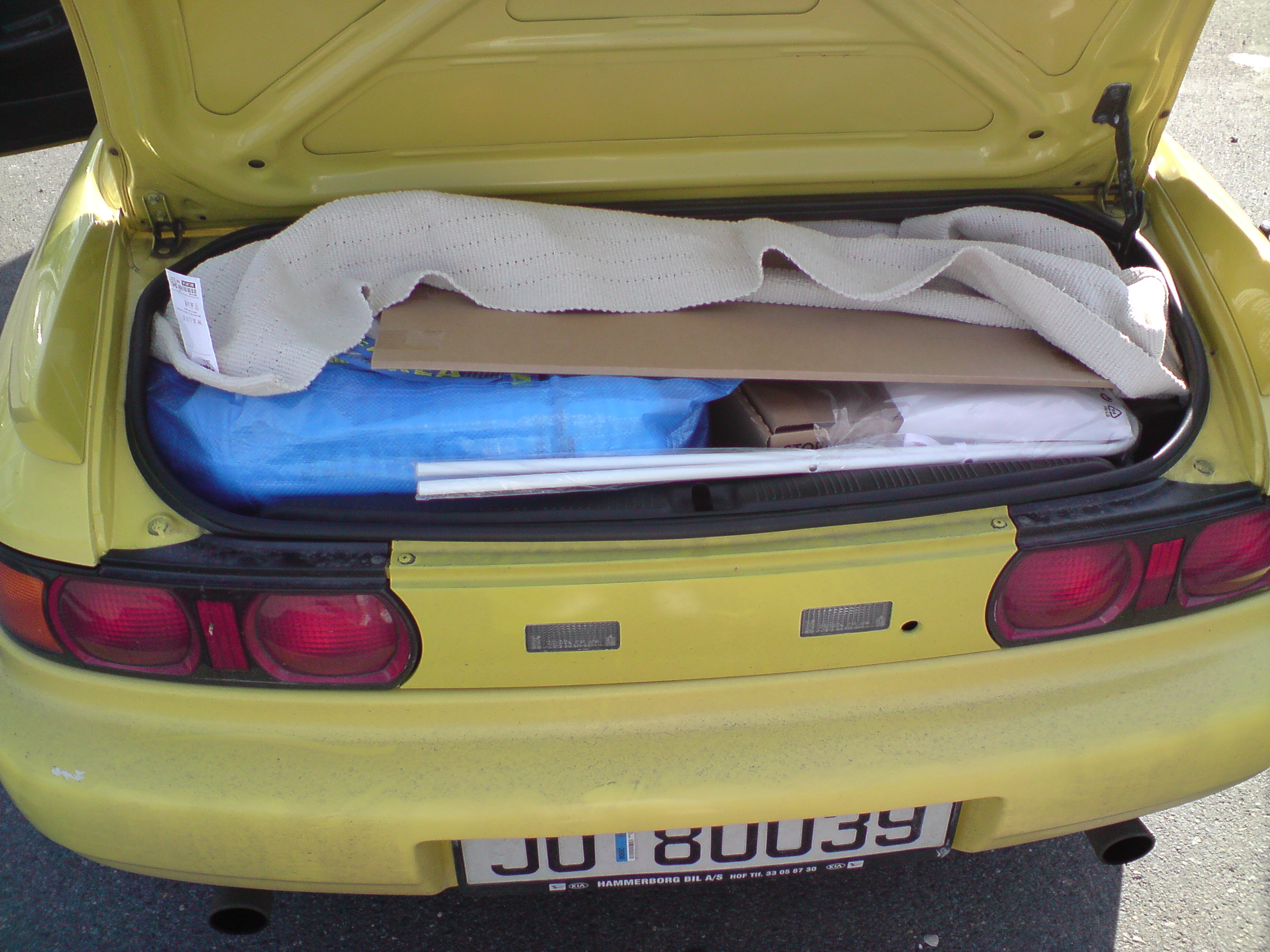 2 store ikea poser, ett nattbord og litt anna stæsj