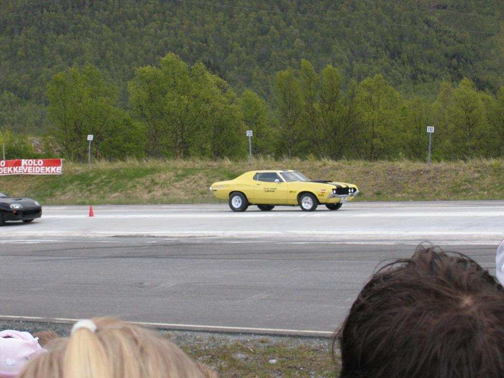 Den gule der var flink å burne gummi!