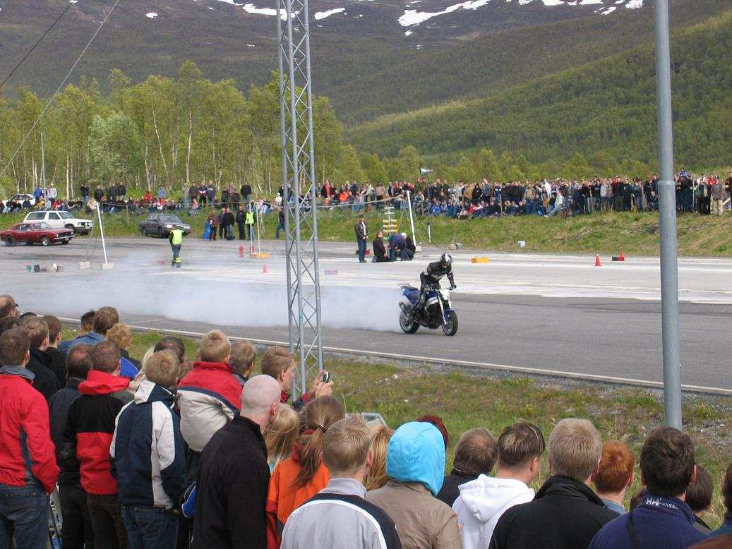 En motorsyklist som er glad i dekka sine :P